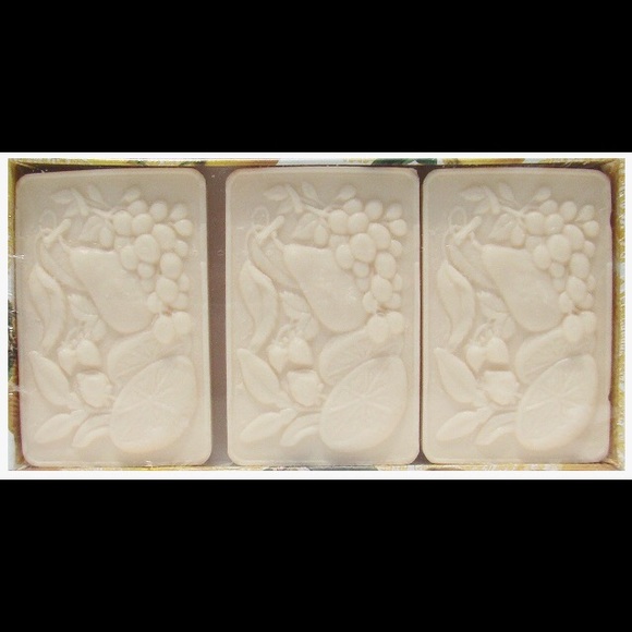 Box of 3 Italian Lemon & Green Tea Scent Soap 🍋 - Picture 4 of 4